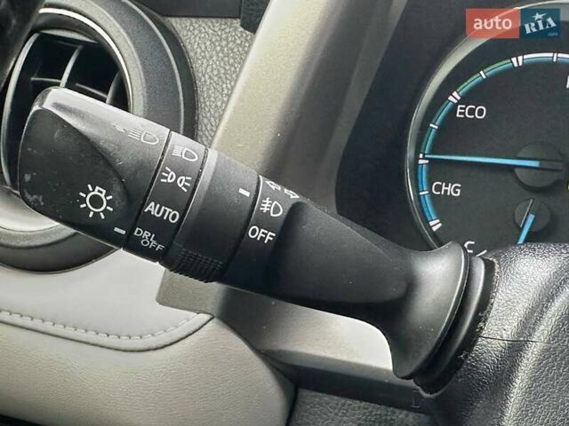 Білий Тойота РАВ 4, об'ємом двигуна 2.49 л та пробігом 122 тис. км за 19990 $, фото 24 на Automoto.ua