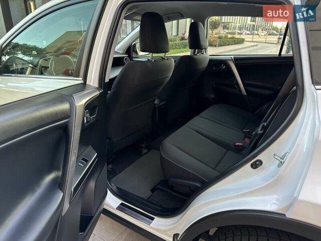 Білий Тойота РАВ 4, об'ємом двигуна 2 л та пробігом 93 тис. км за 21000 $, фото 50 на Automoto.ua