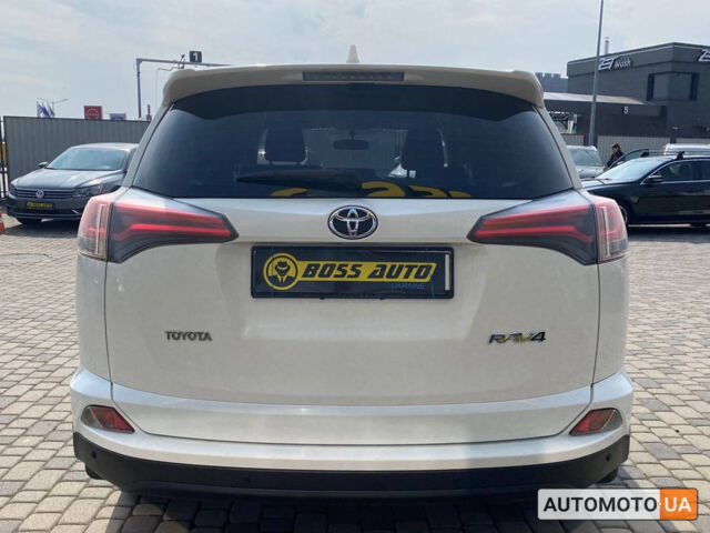 Белый Тойота РАВ 4, объемом двигателя 2 л и пробегом 171 тыс. км за 20300 $, фото 5 на Automoto.ua