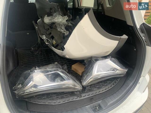 Белый Тойота РАВ 4, объемом двигателя 2.23 л и пробегом 190 тыс. км за 16999 $, фото 6 на Automoto.ua