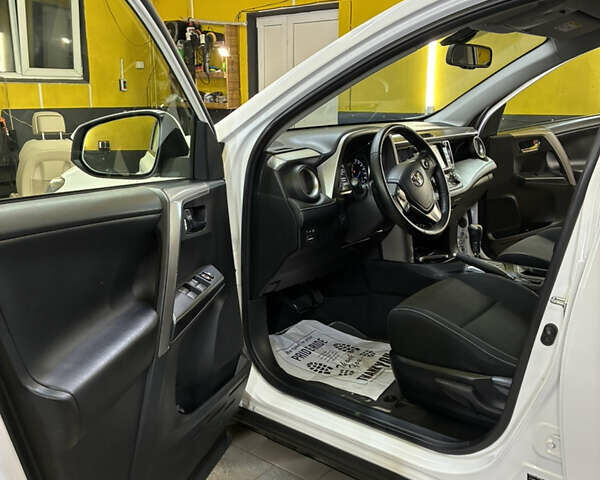 Белый Тойота РАВ 4, объемом двигателя 2.49 л и пробегом 160 тыс. км за 23000 $, фото 22 на Automoto.ua