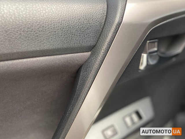 Білий Тойота РАВ 4, об'ємом двигуна 2.2 л та пробігом 288 тис. км за 22900 $, фото 19 на Automoto.ua