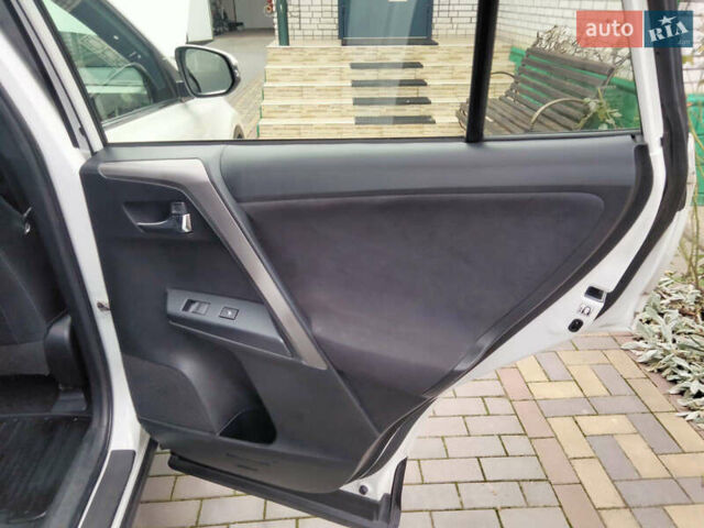 Белый Тойота РАВ 4, объемом двигателя 2.23 л и пробегом 63 тыс. км за 25200 $, фото 24 на Automoto.ua