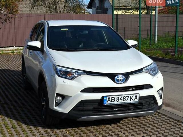 Тойота РАВ 4 2017 в Виннице на Automoto.ua Белый Тойота РАВ 4, объемом двигателя 2.49 л и пробегом 198 тыс. км за 22987 $, фото 13 на Automoto.ua