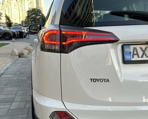 Білий Тойота РАВ 4, об'ємом двигуна 2 л та пробігом 93 тис. км за 21000 $, фото 23 на Automoto.ua