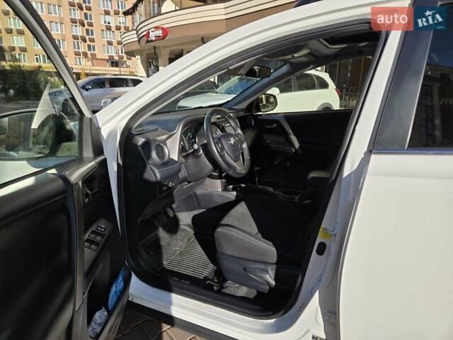 Тойота РАВ 4 2017 в Киеве на Automoto.ua Белый Тойота РАВ 4, объемом двигателя 2.49 л и пробегом 95 тыс. км за 21500 $, фото 15 на Automoto.ua