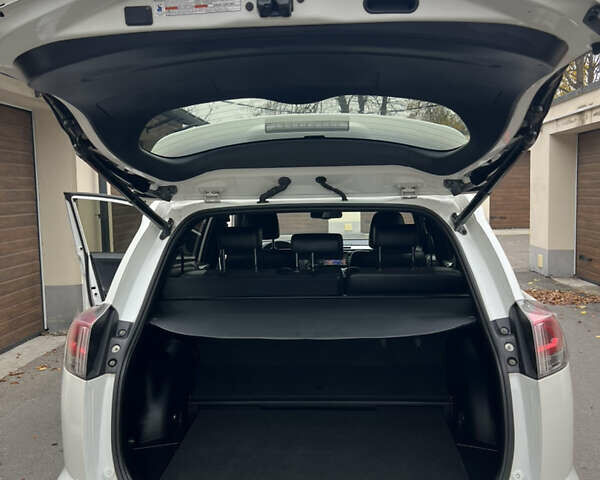 Белый Тойота РАВ 4, объемом двигателя 2.49 л и пробегом 199 тыс. км за 22999 $, фото 40 на Automoto.ua