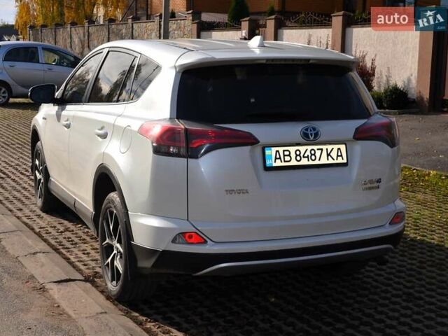 Тойота РАВ 4 2017 в Виннице на Automoto.ua Белый Тойота РАВ 4, объемом двигателя 2.49 л и пробегом 198 тыс. км за 22987 $, фото 9 на Automoto.ua