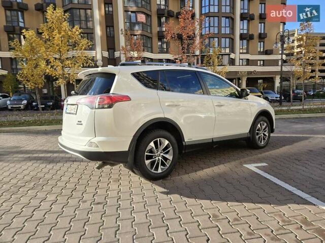 Тойота РАВ 4 2017 в Киеве на Automoto.ua Белый Тойота РАВ 4, объемом двигателя 2.49 л и пробегом 95 тыс. км за 21500 $, фото 4 на Automoto.ua