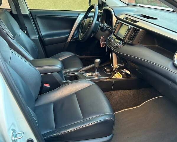 Белый Тойота РАВ 4, объемом двигателя 2.5 л и пробегом 108 тыс. км за 25300 $, фото 44 на Automoto.ua