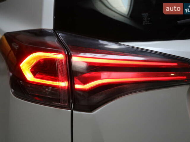 Білий Тойота РАВ 4, об'ємом двигуна 2.49 л та пробігом 72 тис. км за 24000 $, фото 6 на Automoto.ua