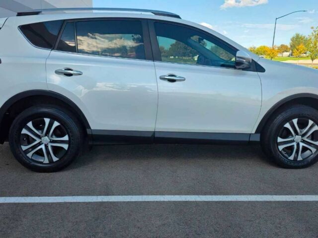 Белый Тойота РАВ 4, объемом двигателя 2.5 л и пробегом 64 тыс. км за 4500 $, фото 7 на Automoto.ua