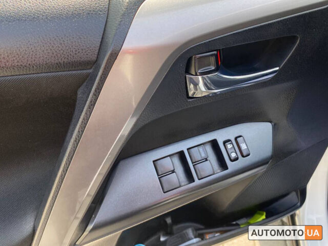 Белый Тойота РАВ 4, объемом двигателя 2 л и пробегом 171 тыс. км за 20300 $, фото 8 на Automoto.ua