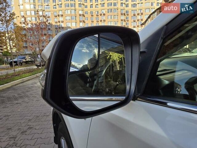 Тойота РАВ 4 2017 в Киеве на Automoto.ua Белый Тойота РАВ 4, объемом двигателя 2.49 л и пробегом 95 тыс. км за 21500 $, фото 9 на Automoto.ua