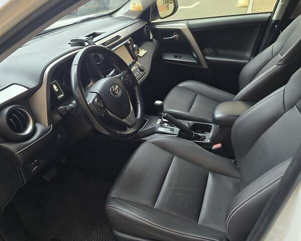 Білий Тойота РАВ 4, об'ємом двигуна 2.23 л та пробігом 220 тис. км за 20500 $, фото 10 на Automoto.ua