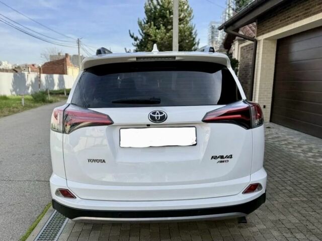 Белый Тойота РАВ 4, объемом двигателя 2.5 л и пробегом 80 тыс. км за 16000 $, фото 3 на Automoto.ua