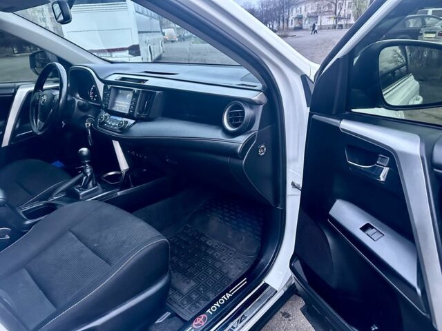 Белый Тойота РАВ 4, объемом двигателя 2 л и пробегом 180 тыс. км за 15200 $, фото 9 на Automoto.ua