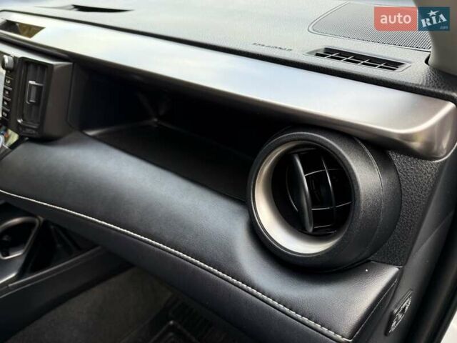 Білий Тойота РАВ 4, об'ємом двигуна 2.23 л та пробігом 192 тис. км за 20500 $, фото 60 на Automoto.ua