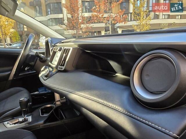 Тойота РАВ 4 2017 в Киеве на Automoto.ua Белый Тойота РАВ 4, объемом двигателя 2.49 л и пробегом 95 тыс. км за 21500 $, фото 33 на Automoto.ua
