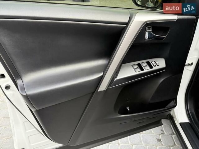 Білий Тойота РАВ 4, об'ємом двигуна 2.23 л та пробігом 192 тис. км за 20500 $, фото 43 на Automoto.ua