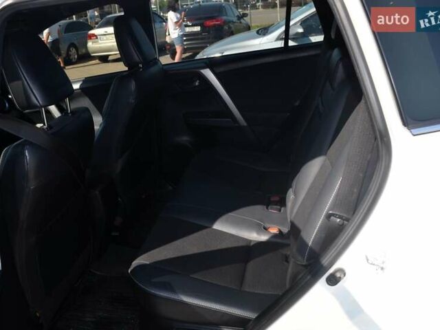 Тойота РАВ 4 2017 в Виннице на Automoto.ua Белый Тойота РАВ 4, объемом двигателя 2.49 л и пробегом 199 тыс. км за 22990 $, фото 17 на Automoto.ua