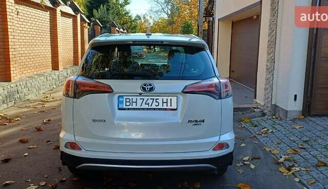Тойота РАВ 4 2017 в Одессе на Automoto.ua Белый Тойота РАВ 4, объемом двигателя 2.23 л и пробегом 188 тыс. км за 21000 $, фото 2 на Automoto.ua