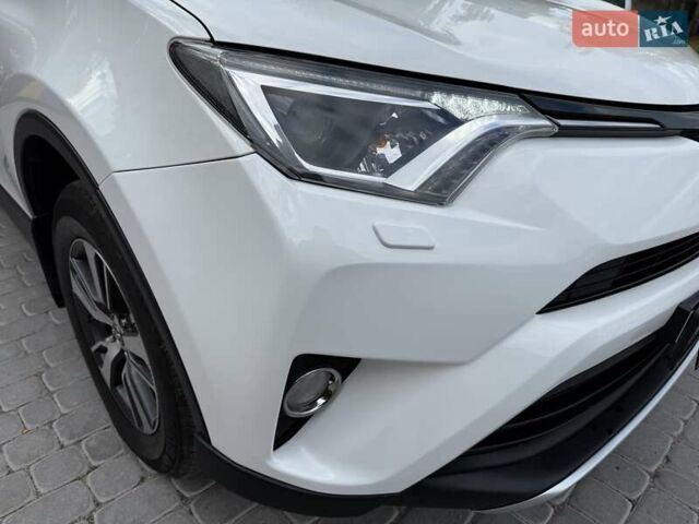 Білий Тойота РАВ 4, об'ємом двигуна 2.23 л та пробігом 192 тис. км за 20500 $, фото 31 на Automoto.ua