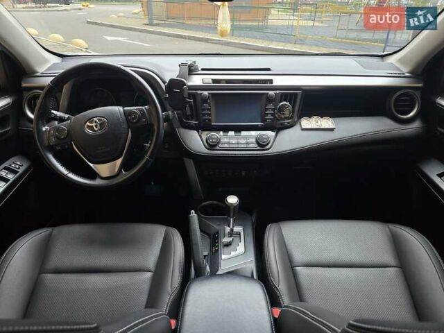 Білий Тойота РАВ 4, об'ємом двигуна 2.23 л та пробігом 220 тис. км за 20500 $, фото 9 на Automoto.ua