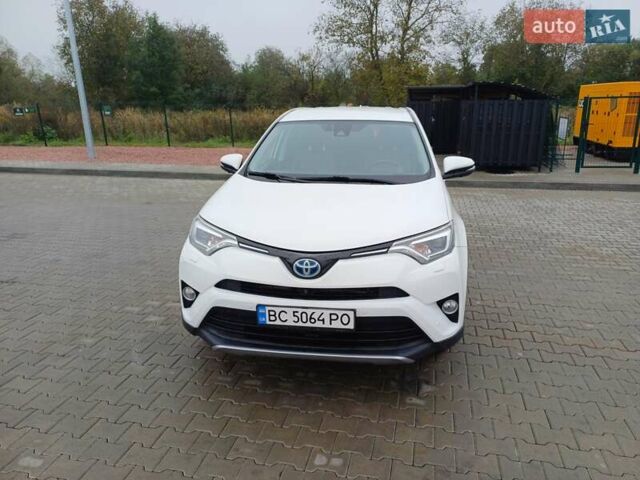 Тойота РАВ 4 2017 в Стрые на Automoto.ua Белый Тойота РАВ 4, объемом двигателя 2.49 л и пробегом 143 тыс. км за 23500 $, фото 7 на Automoto.ua