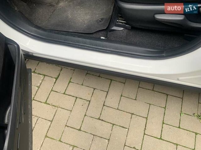 Белый Тойота РАВ 4, объемом двигателя 2.23 л и пробегом 190 тыс. км за 16999 $, фото 4 на Automoto.ua