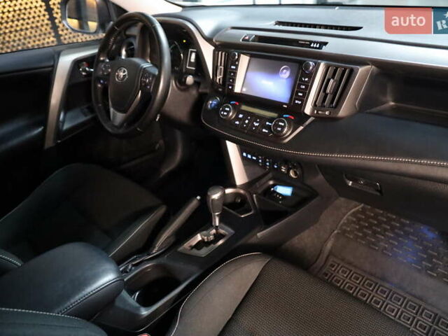 Білий Тойота РАВ 4, об'ємом двигуна 2.49 л та пробігом 72 тис. км за 24000 $, фото 37 на Automoto.ua