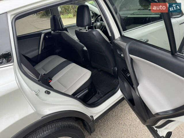 Білий Тойота РАВ 4, об'ємом двигуна 2.49 л та пробігом 96 тис. км за 22300 $, фото 28 на Automoto.ua