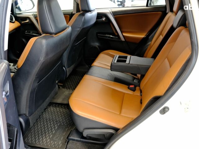 Тойота РАВ 4 2017 в Одессе на Automoto.ua Белый Тойота РАВ 4, объемом двигателя 2.5 л и пробегом 107 тыс. км за 23900 $, фото 7 на Automoto.ua