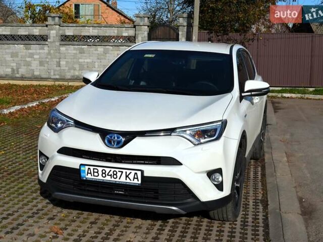 Тойота РАВ 4 2017 в Виннице на Automoto.ua Белый Тойота РАВ 4, объемом двигателя 2.49 л и пробегом 198 тыс. км за 22987 $, фото 11 на Automoto.ua