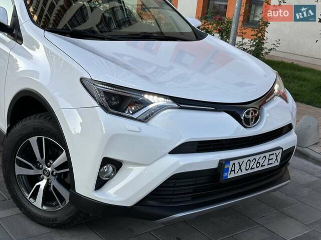 Білий Тойота РАВ 4, об'ємом двигуна 2 л та пробігом 93 тис. км за 21000 $, фото 10 на Automoto.ua