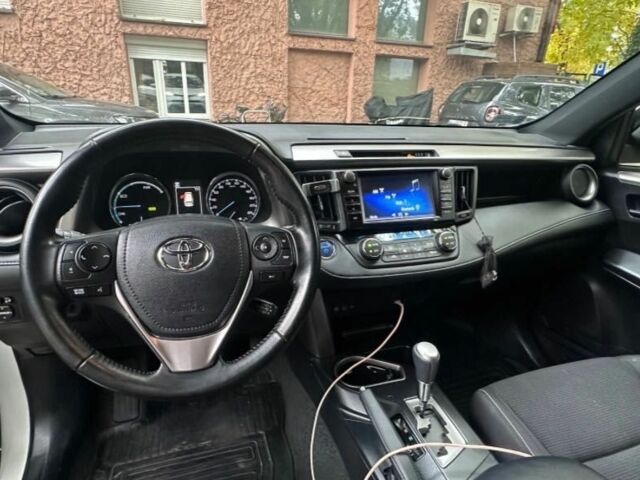 Тойота РАВ 4 2017 в Киеве на Automoto.ua Белый Тойота РАВ 4, объемом двигателя 2 л и пробегом 116 тыс. км за 8000 $, фото 6 на Automoto.ua