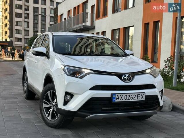 Білий Тойота РАВ 4, об'ємом двигуна 2 л та пробігом 93 тис. км за 21000 $, фото 1 на Automoto.ua