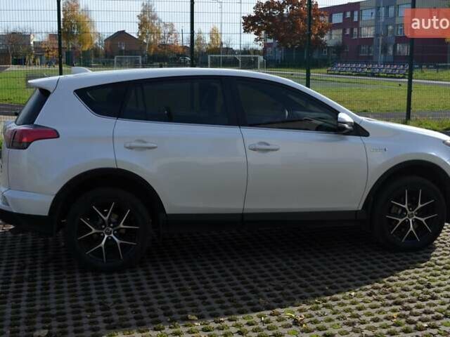 Тойота РАВ 4 2017 в Виннице на Automoto.ua Белый Тойота РАВ 4, объемом двигателя 2.49 л и пробегом 198 тыс. км за 22987 $, фото 19 на Automoto.ua