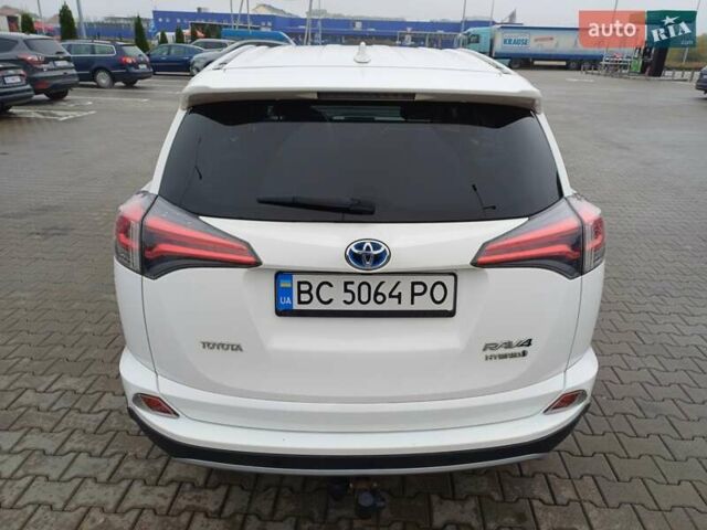 Тойота РАВ 4 2017 в Стрые на Automoto.ua Белый Тойота РАВ 4, объемом двигателя 2.49 л и пробегом 143 тыс. км за 23500 $, фото 6 на Automoto.ua