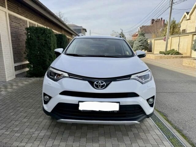 Белый Тойота РАВ 4, объемом двигателя 2.5 л и пробегом 80 тыс. км за 16000 $, фото 1 на Automoto.ua