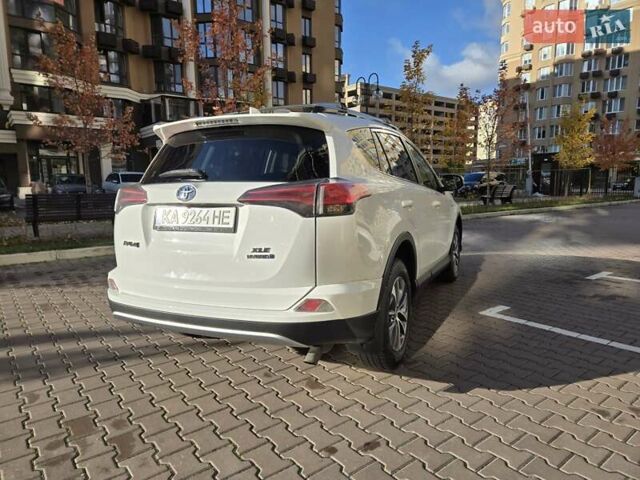 Тойота РАВ 4 2017 в Киеве на Automoto.ua Белый Тойота РАВ 4, объемом двигателя 2.49 л и пробегом 95 тыс. км за 21500 $, фото 2 на Automoto.ua