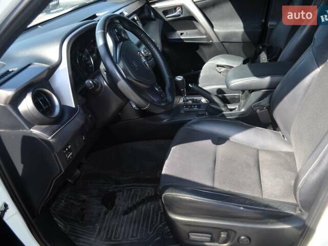 Тойота РАВ 4 2017 в Виннице на Automoto.ua Белый Тойота РАВ 4, объемом двигателя 2.49 л и пробегом 199 тыс. км за 22990 $, фото 21 на Automoto.ua