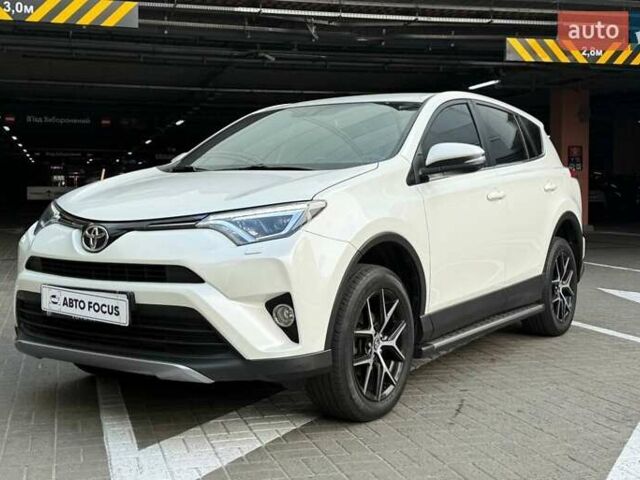 Белый Тойота РАВ 4, объемом двигателя 1.99 л и пробегом 151 тыс. км за 19990 $, фото 3 на Automoto.ua