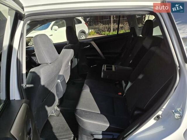 Тойота РАВ 4 2017 в Киеве на Automoto.ua Белый Тойота РАВ 4, объемом двигателя 2.49 л и пробегом 95 тыс. км за 21500 $, фото 26 на Automoto.ua