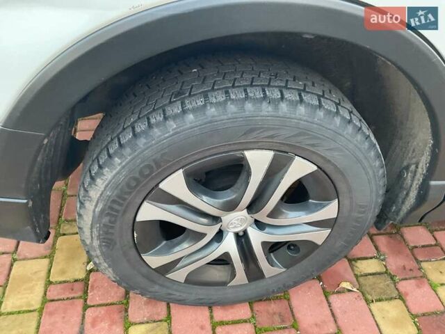 Белый Тойота РАВ 4, объемом двигателя 1.99 л и пробегом 138 тыс. км за 18500 $, фото 9 на Automoto.ua