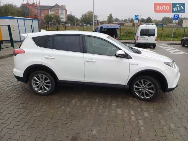 Тойота РАВ 4 2017 в Стрые на Automoto.ua Белый Тойота РАВ 4, объемом двигателя 2.49 л и пробегом 143 тыс. км за 23500 $, фото 11 на Automoto.ua