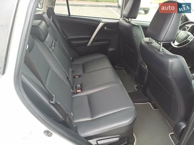 Тойота РАВ 4 2017 в Стрые на Automoto.ua Белый Тойота РАВ 4, объемом двигателя 2.49 л и пробегом 143 тыс. км за 23500 $, фото 22 на Automoto.ua