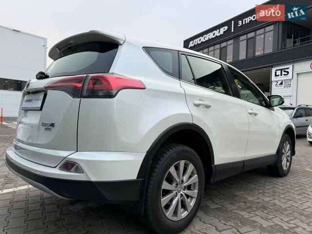 Білий Тойота РАВ 4, об'ємом двигуна 2.23 л та пробігом 192 тис. км за 19300 $, фото 5 на Automoto.ua