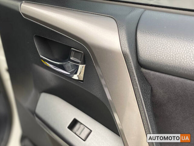 Білий Тойота РАВ 4, об'ємом двигуна 2.2 л та пробігом 288 тис. км за 22900 $, фото 27 на Automoto.ua