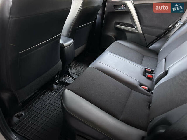 Білий Тойота РАВ 4, об'ємом двигуна 2.49 л та пробігом 146 тис. км за 24000 $, фото 18 на Automoto.ua